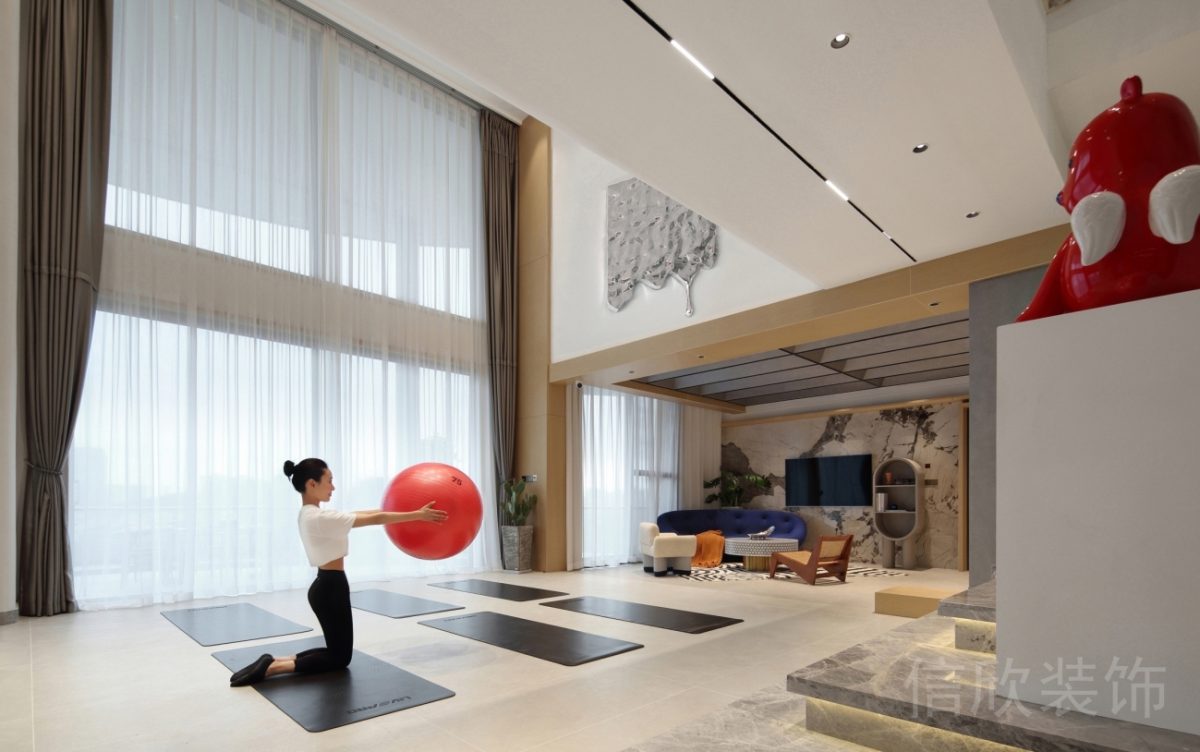 現(xiàn)代簡約風(fēng)瑜伽機(jī)構(gòu)木質(zhì)大廳設(shè)計(jì)復(fù)式弧形獨(dú)立工作室裝修設(shè)計(jì)