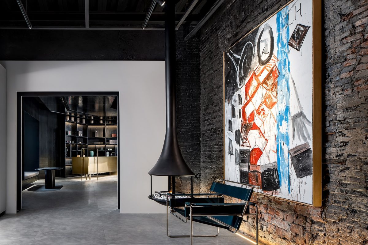 敘利亞風墻壁搭配藝術(shù)畫設(shè)計懸吊式壁爐辦公室休息區(qū)裝修