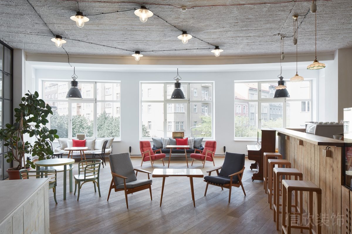 原木高腳椅裝修原木吧臺裝修辦公室員工休息區(qū)設(shè)計圖