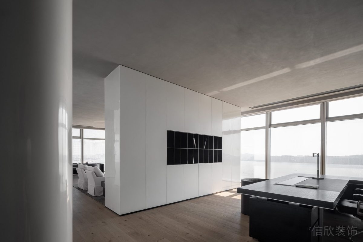 原木桌子設(shè)計(jì)商務(wù)皮革座椅裝修辦公室裝修效果圖