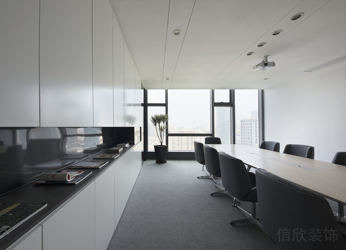 黑白色調(diào)茶水間設(shè)計裝修地毯會議廳裝修玻璃隔斷