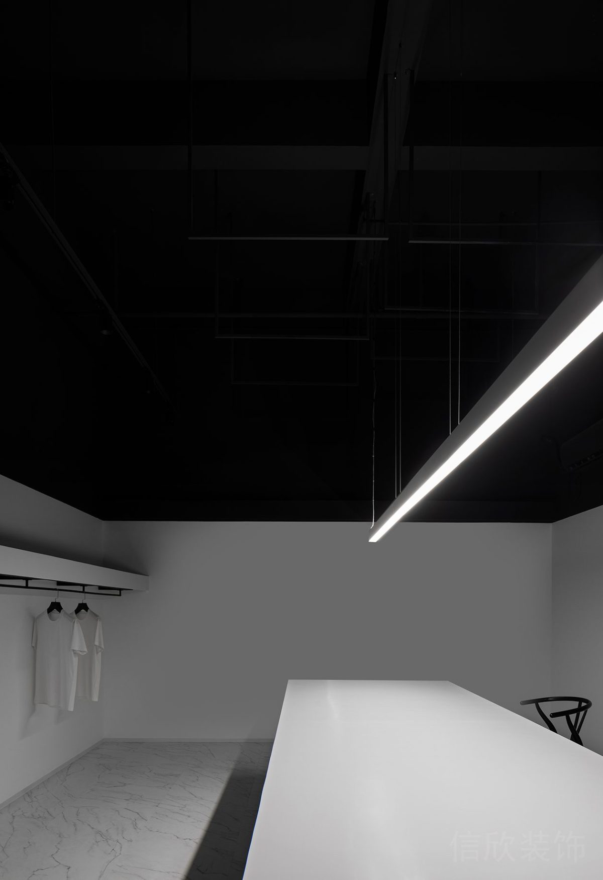 黑白色調(diào)天花吊頂裝修大理石白花瓷磚效果圖懸掛區(qū)域裝修圖