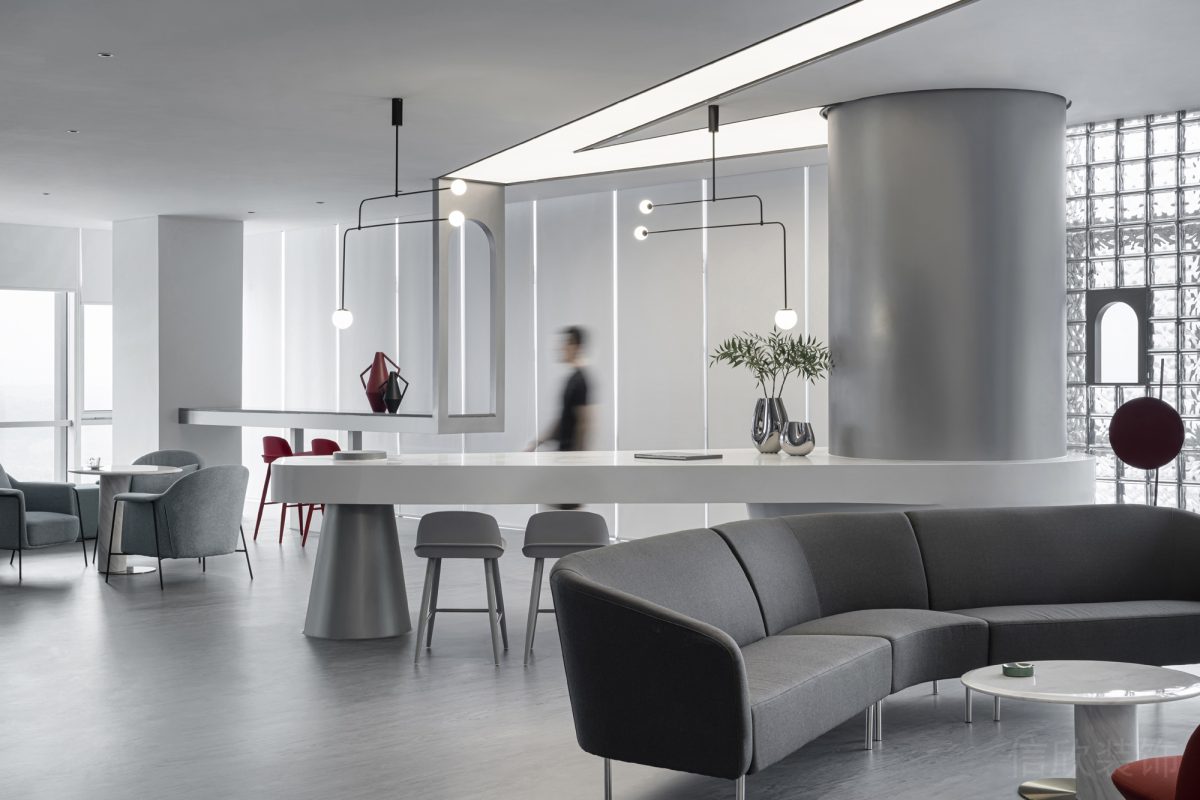 弧線沙發(fā)灰色調(diào)設(shè)計(jì)布藝效果茶幾瓷磚員工休息區(qū)設(shè)計(jì)