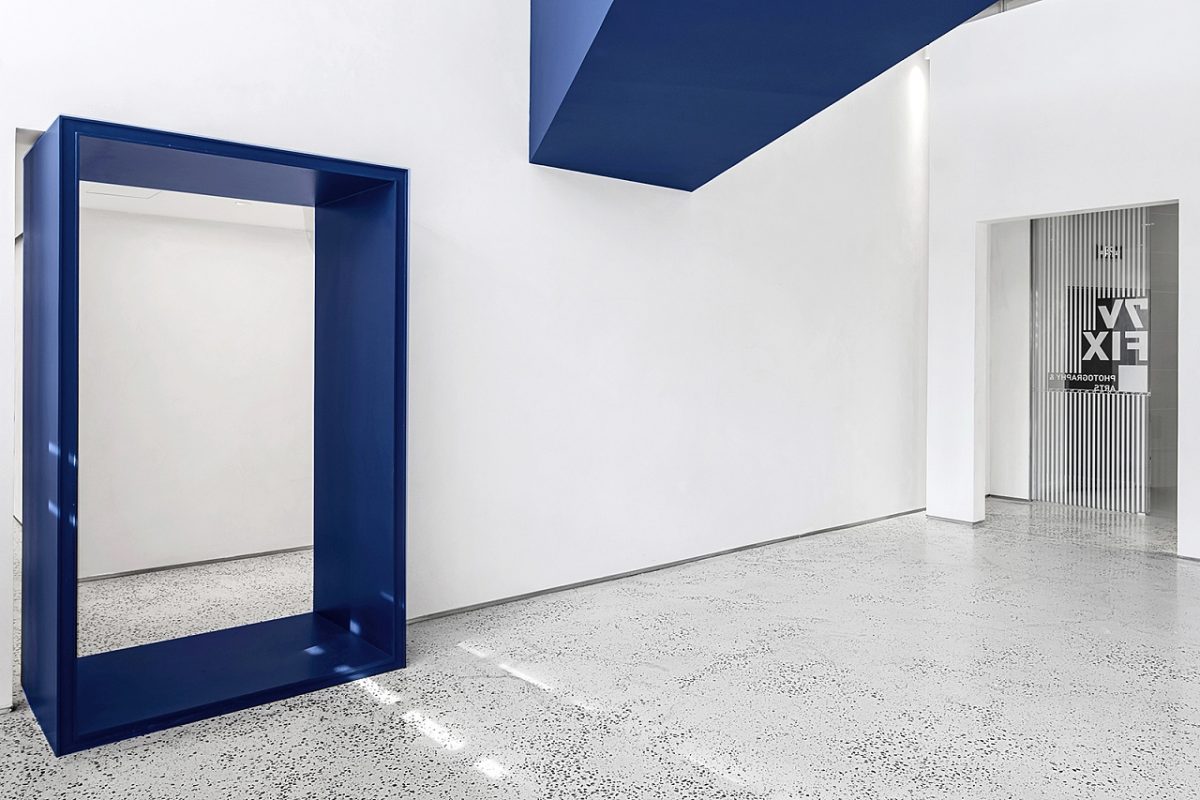 藍(lán)色環(huán)形過道設(shè)計(jì)極簡風(fēng)裝修圖效果辦公室