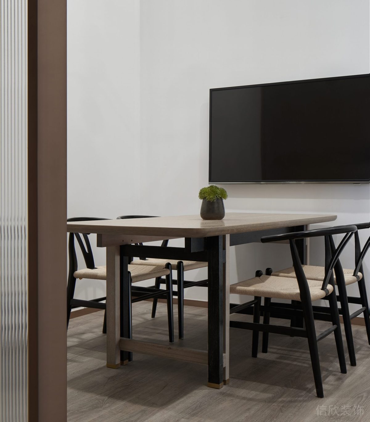 實(shí)木過(guò)道設(shè)計(jì)竹編家具洽談室裝修設(shè)計(jì)