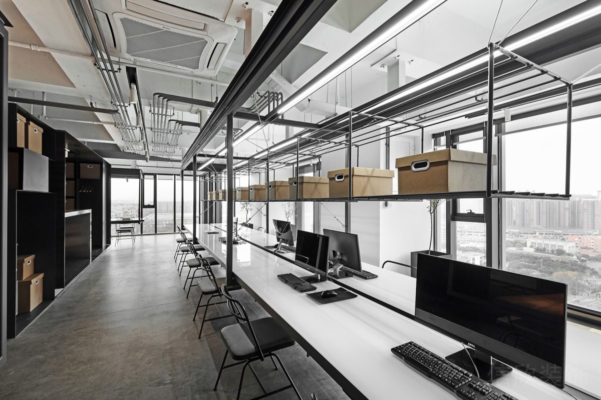 現(xiàn)代工業(yè)風(fēng)金屬收納柜極簡(jiǎn)管道裝修黑白色調(diào)辦公室