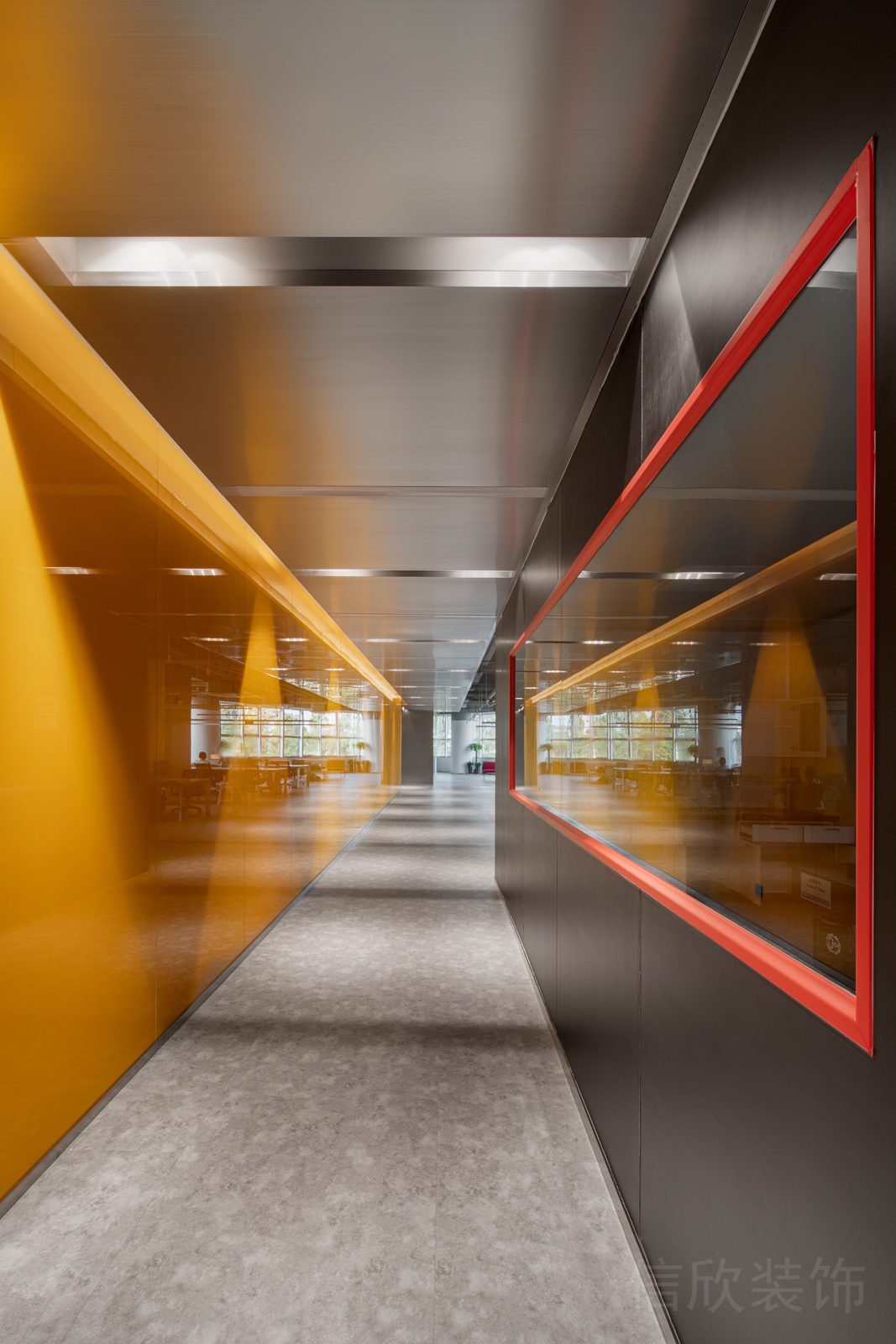 亞克力材質(zhì)橙紅色設(shè)計(jì)直線式過道走廊裝修圖辦公室