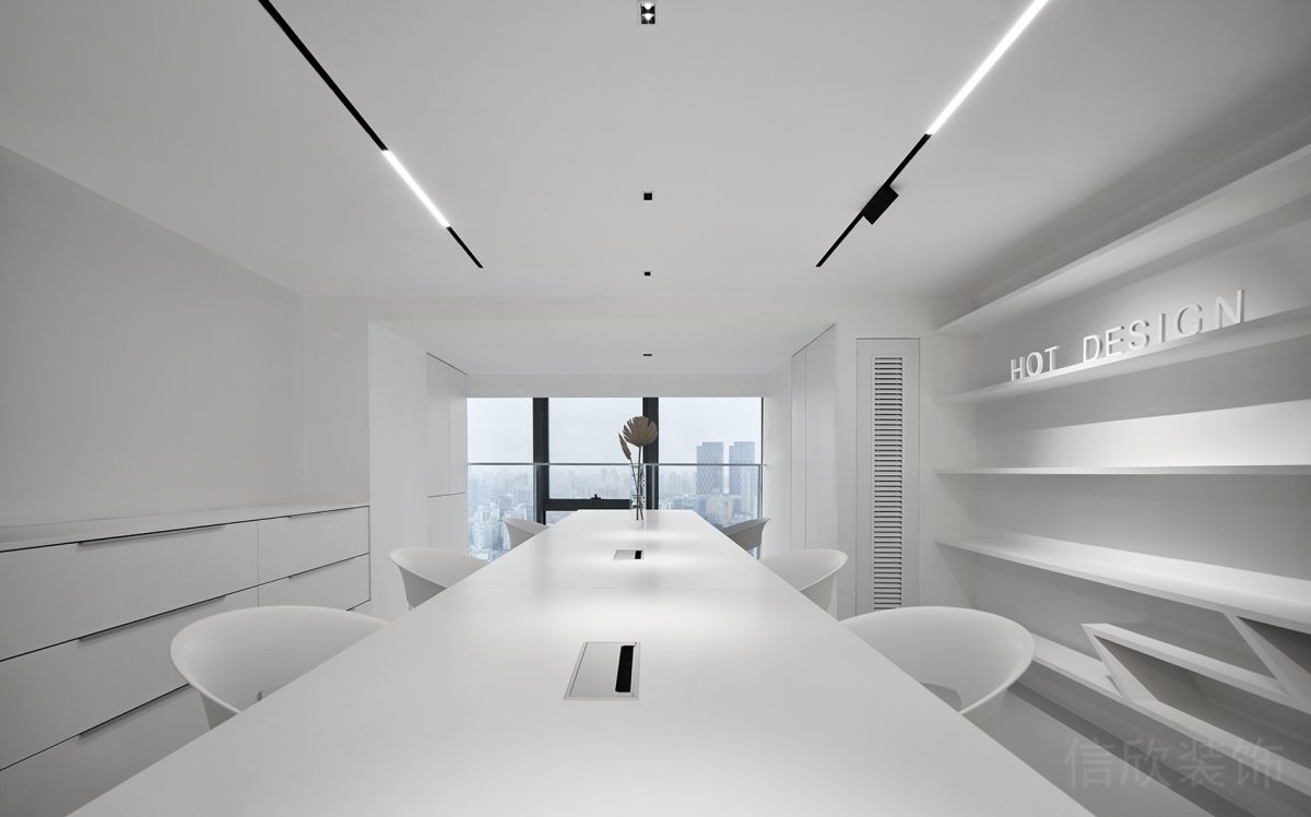 直線式長桌白色設(shè)計(jì)燈帶效果射燈儲物柜裝修中央空調(diào)裝修圖