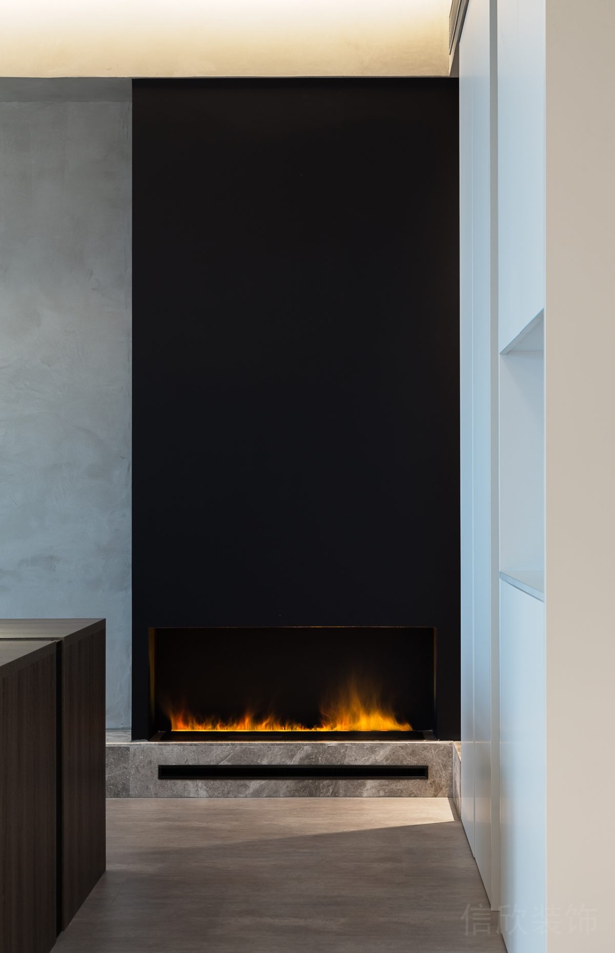 黑色墻體加濕器設(shè)計(jì)大理石地臺(tái)效果木質(zhì)地板裝修辦公室設(shè)計(jì)圖