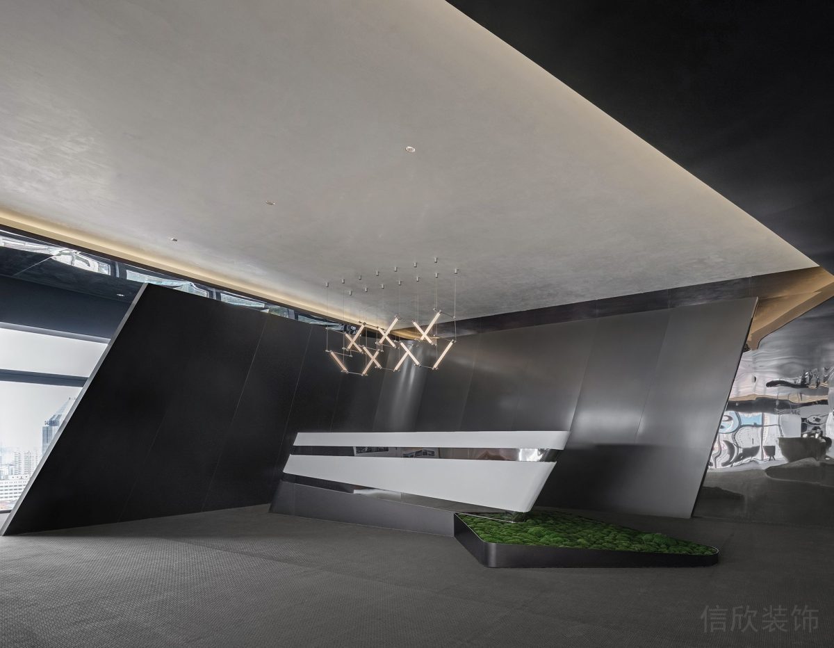 黑色設(shè)計(jì)前臺(tái)區(qū)裝修效果直線式長桌裝修深圳辦公室設(shè)計(jì)