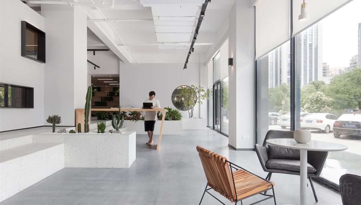 辦公室大廳過道休息區(qū)水磨石階梯式休息區(qū)鏤空玻璃隔斷效果墻體隔斷