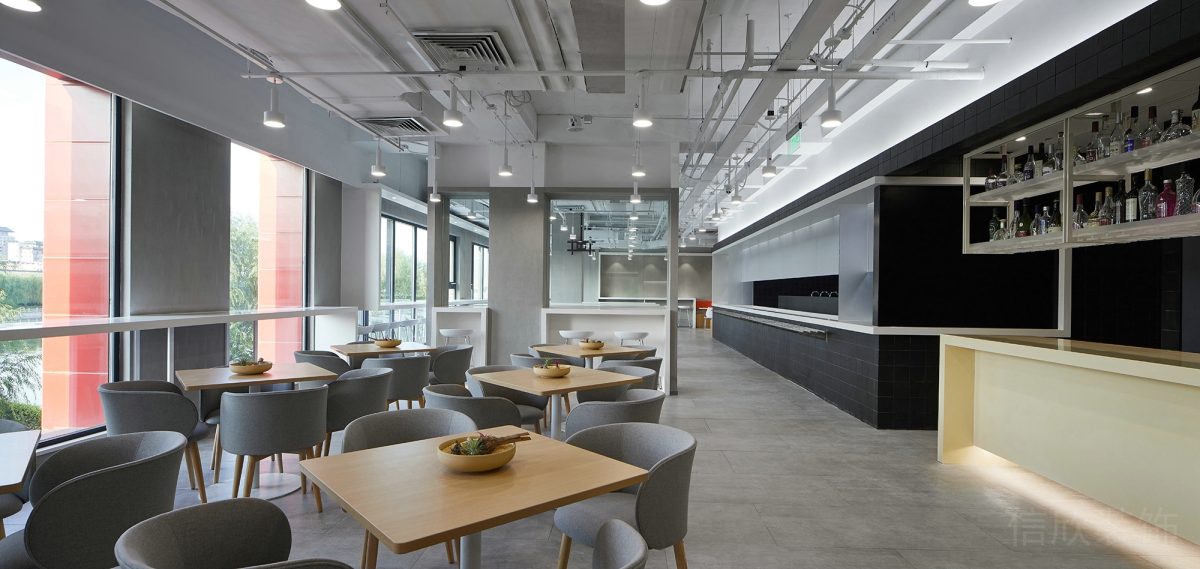 茶水間裝修設(shè)計(jì)原木風(fēng)座椅茶水間直線(xiàn)式座椅效果圖辦公室