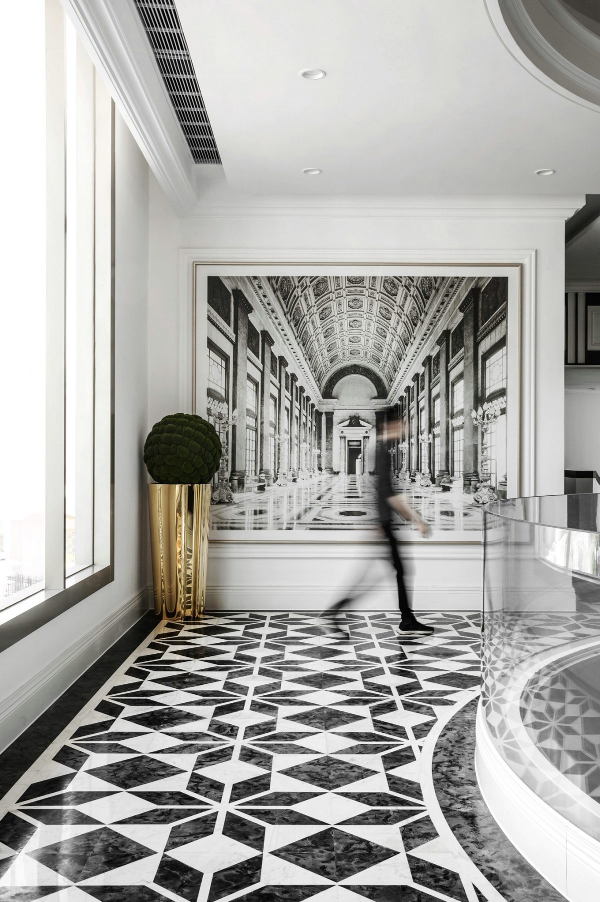 法式辦公室裝修設計中央空調(diào)復古古典風辦公室效果玻璃半墻隔斷效果