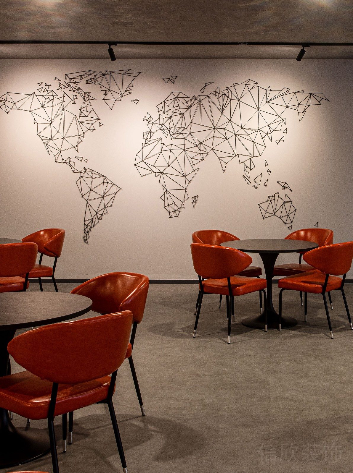 皮革紅色沙發(fā)裝修設(shè)計(jì)現(xiàn)代簡(jiǎn)約風(fēng)休息區(qū)辦公室設(shè)計(jì)