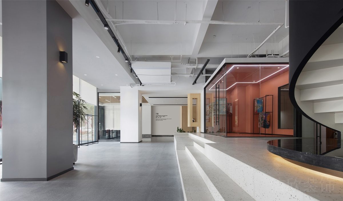 現(xiàn)代工業(yè)風辦公室裝修設(shè)計階梯式效果圖旋轉(zhuǎn)樓梯下空間效果圖