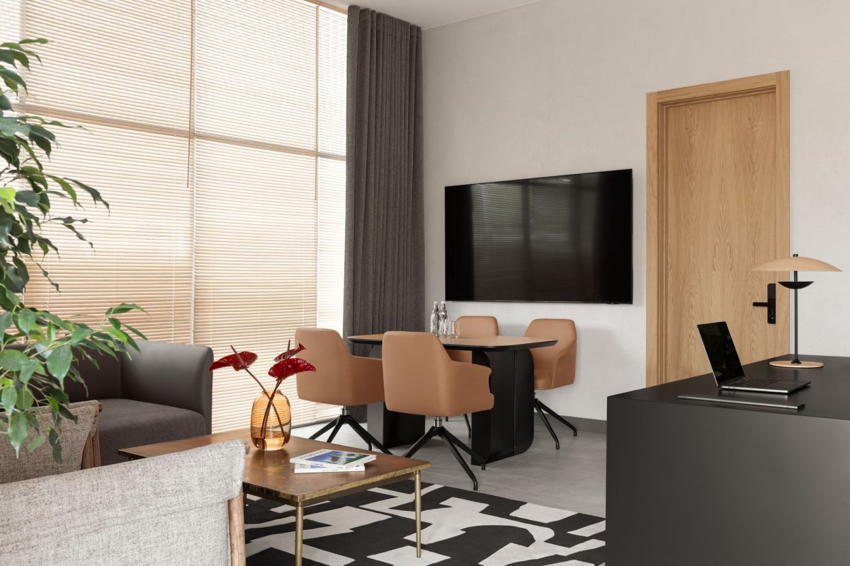 總經理辦公室黃色皮質辦公椅